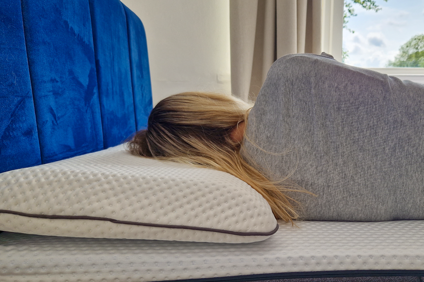 Side sleeper on Emma Premium pillow